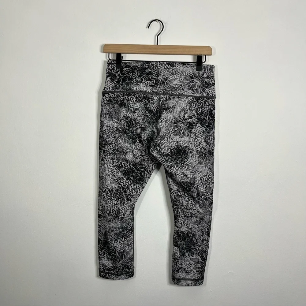 lululemon athletica excellent preowned
